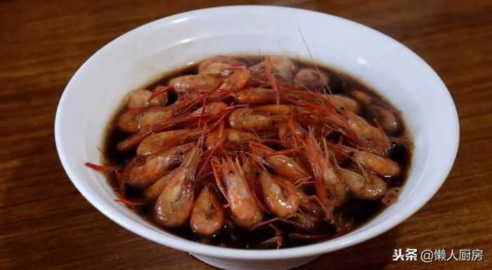 虾怎么做好吃？这样做的小河虾，连虾壳儿都能吃，肉质细嫩